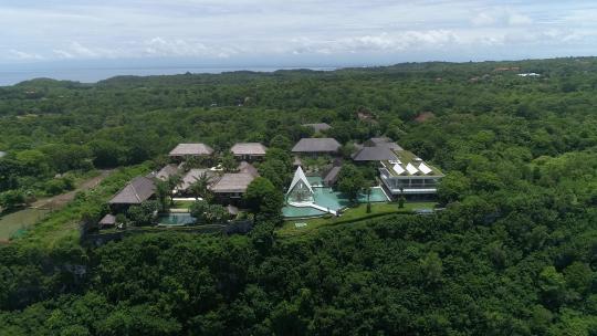 巴厘岛乌鲁瓦图断崖nasi ayam森林酒店航拍