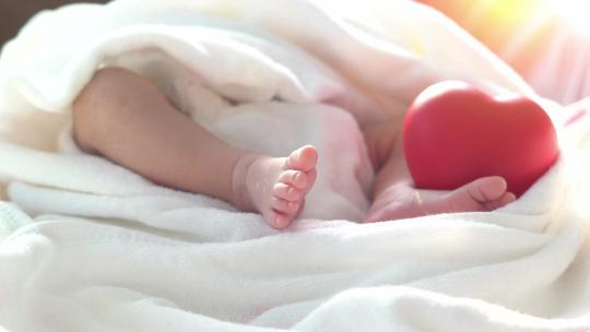 婴儿小脚丫 新生儿 宝宝 刚出生的婴儿视频素材模板下载