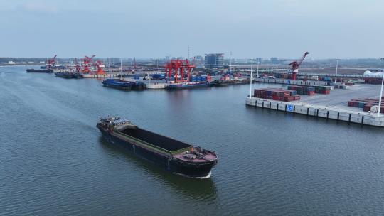 码头 运输 海港  货物 物流 内陆港 货船