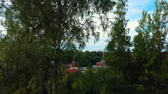 拉脱维亚利加特涅的老利加特涅造纸厂村。空中Dron拍摄4K视频视频素材模板下载