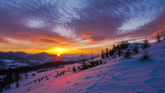 山上的冬日黎明