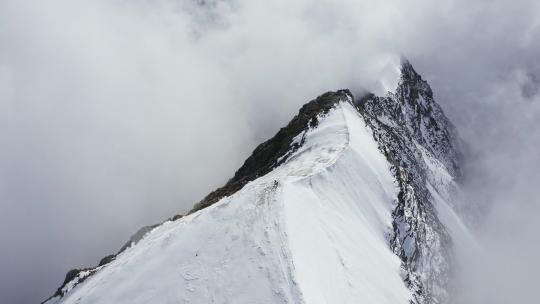 FPV航拍巍峨的雪山顶山脉山峰山脊山峦视频素材模板下载