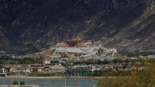 布达拉宫延时西藏拉萨城市风光
