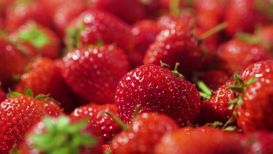 多汁成熟的草莓特写