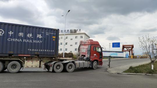 运输车卸货  港口  中国铁路  煤炭