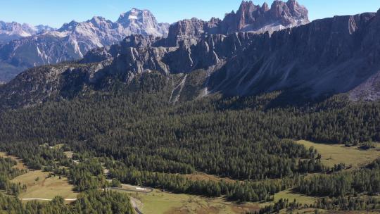 意大利阿尔卑斯山多洛米蒂山脉的鸟瞰图