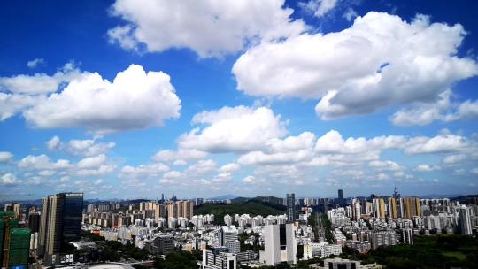 城市蓝天白云的航拍延时摄影