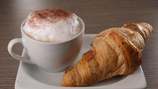 羊角面包 咖啡 法式营养早餐