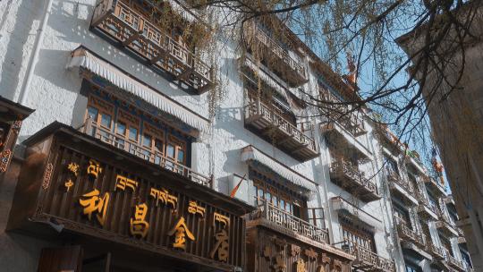 西藏旅游风光拉萨八廓街藏式房屋建筑视频素材模板下载