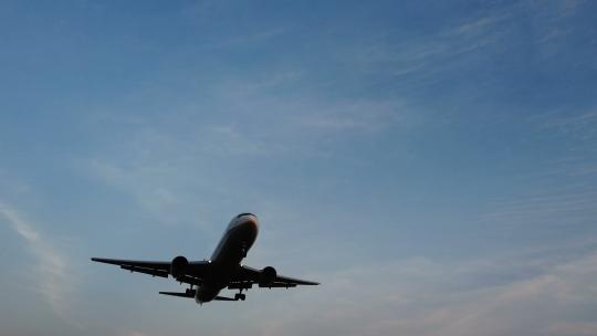 飞机飞过头顶梦想起航宣传片