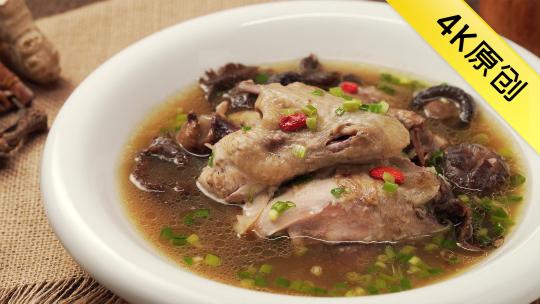 特色中餐小鸡炖蘑菇所需配料及烹饪过程