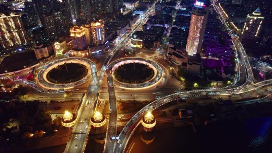 中国哈尔滨松花江公路大桥夜景航拍