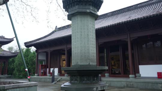 杭州钱王祠春天清明节雨天古建筑自然唯美