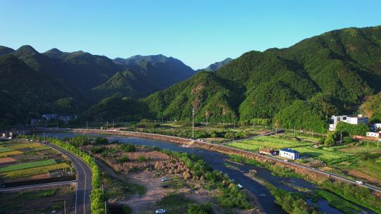 溪流与山川绿水青山航拍