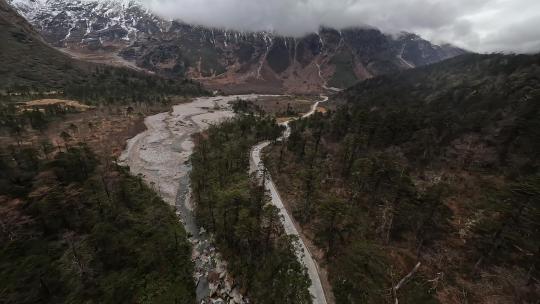 西藏派墨公路山峦道路穿越机709