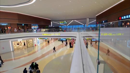 四川成都天府国际机机场航站楼候机的旅客视频素材模板下载