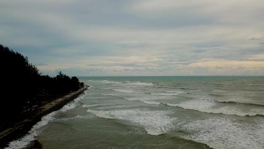 实拍海边波浪的风景