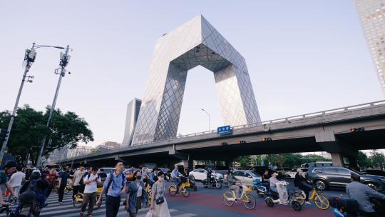 北京国贸上下班高峰期车流人群