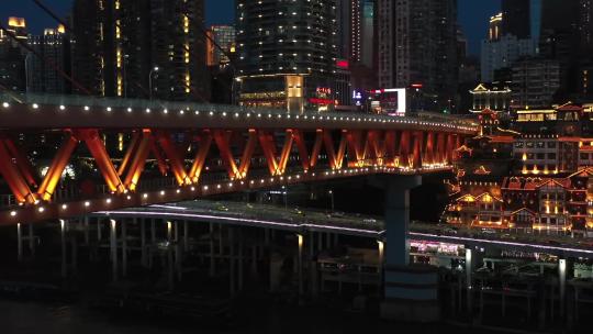 重庆航拍千厮门大桥追轻轨
