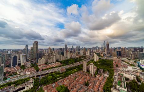 上海延安高架城市建筑风光台风天延时摄影