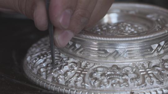 Y1内蒙古乌兰察布四子王旗银匠打造银饰过程