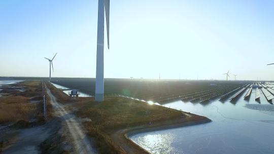 航拍新能源太阳能与风能发电组合