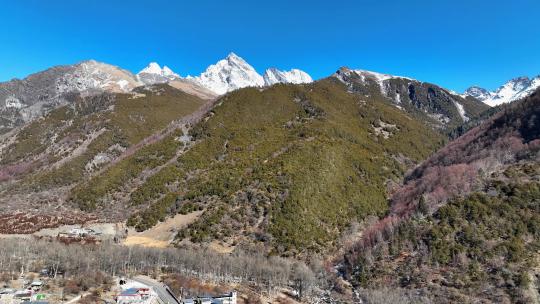 航拍阿坝四姑娘山双桥沟日月宝镜五色山雪山