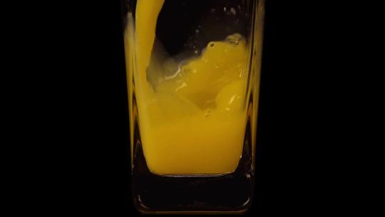倒柠檬、橙汁细节实拍视频素材模板下载