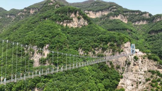 航拍山西旅游临汾云丘山景区鸳鸯玻璃桥