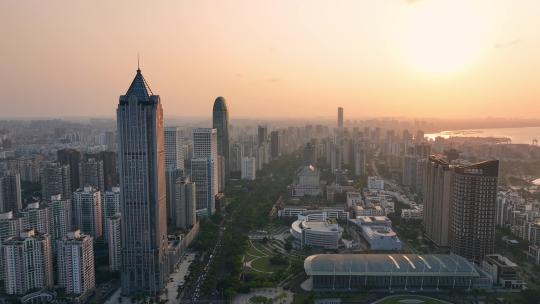 夕阳下的城市海口航拍