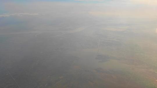 飞机窗外俯瞰长江湖北鄂州流域视频素材模板下载