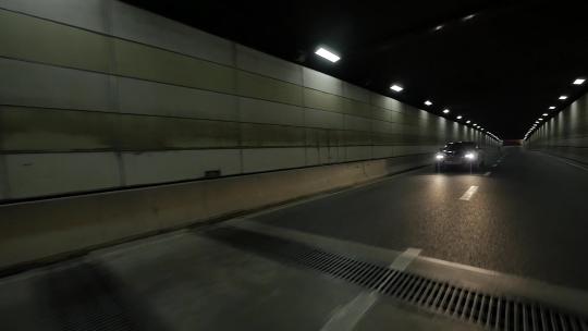 隧道车辆行驶