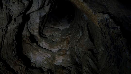 天然神秘山洞