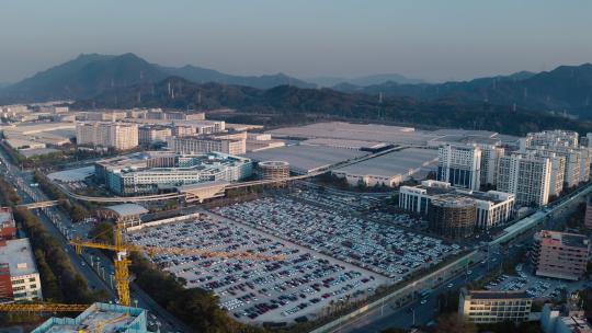 航拍深圳比亚迪汽车工厂停车场视频素材模板下载