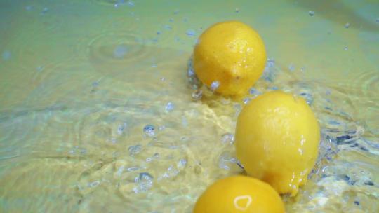 （多镜头）4k柠檬与水的冲击掉落