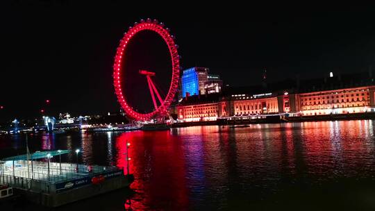 夜间伦敦市中心的伦敦观景轮