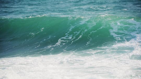 大海海水海浪花特写升格慢镜头