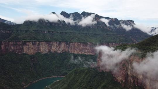 太行山峡谷祥云