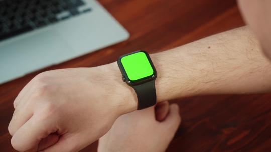 绿屏的智能手表