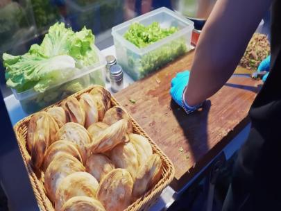 台湾街头美食肉夹馍制作视频素材模板下载
