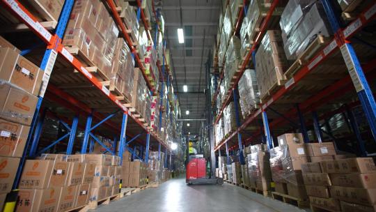 仓库 叉车 装卸货 货架 仓储中心 高位叉车