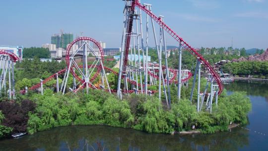 4K惊险刺激游乐项目过山车航拍