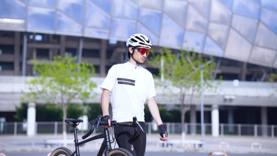 自行车 骑自行车 骑自行车休闲 骑行者视频素材模板下载