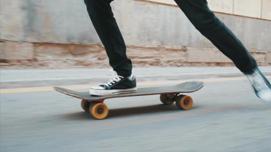 滑板滑板前行极限运动青春活力娱乐休闲方式