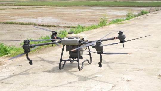 现代农业高科技无人飞机打农药视频素材模板下载
