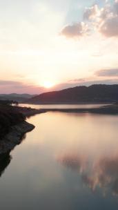 湖泊湿地日落夕阳自然风光4k竖屏航拍