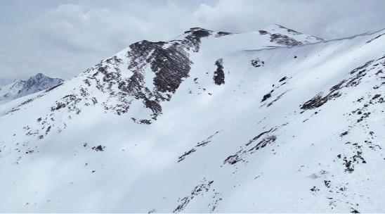 连绵雪山雄伟大山高山大气山峰