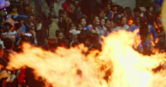 傈僳族节日篝火狂欢