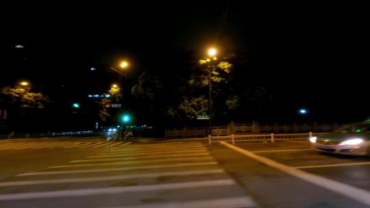 夜晚杭州市文三西路车左行车空镜