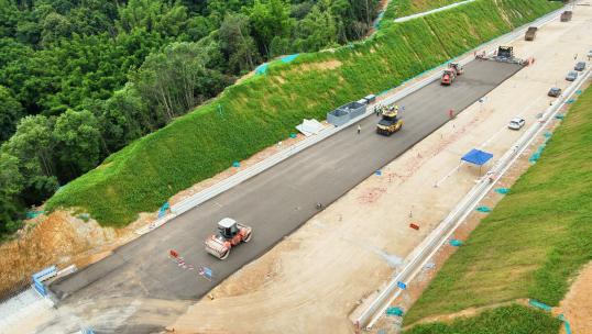 高速公路路基水泥稳定层施工视频素材模板下载